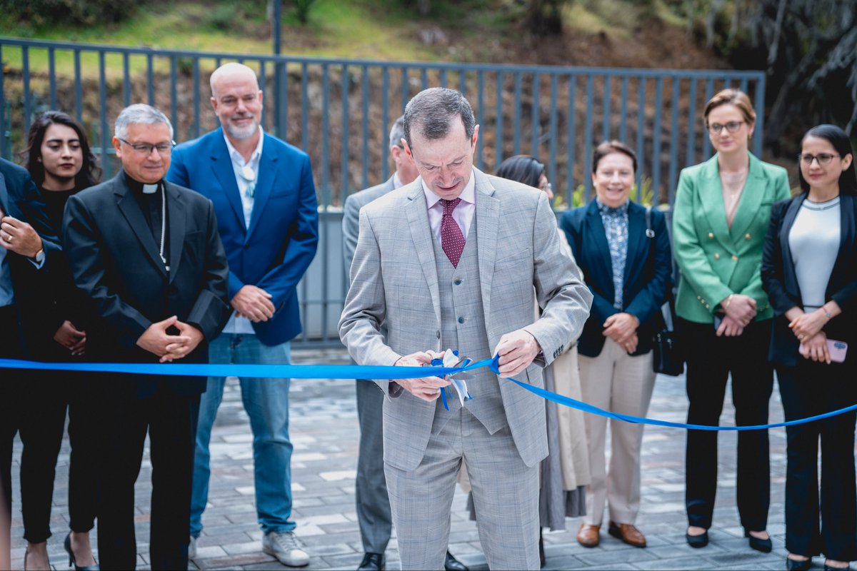 acostaide's tweet photo. Hoy inauguramos el nuevo Centro de Convenciones de la #UTPL, un hito para Loja y el sur del Ecuador. Un espacio donde convergerán la educación, la ciencia, la innovación, la cultura y el encuentro. 🌎 https://t.co/1h7LKwVDDF