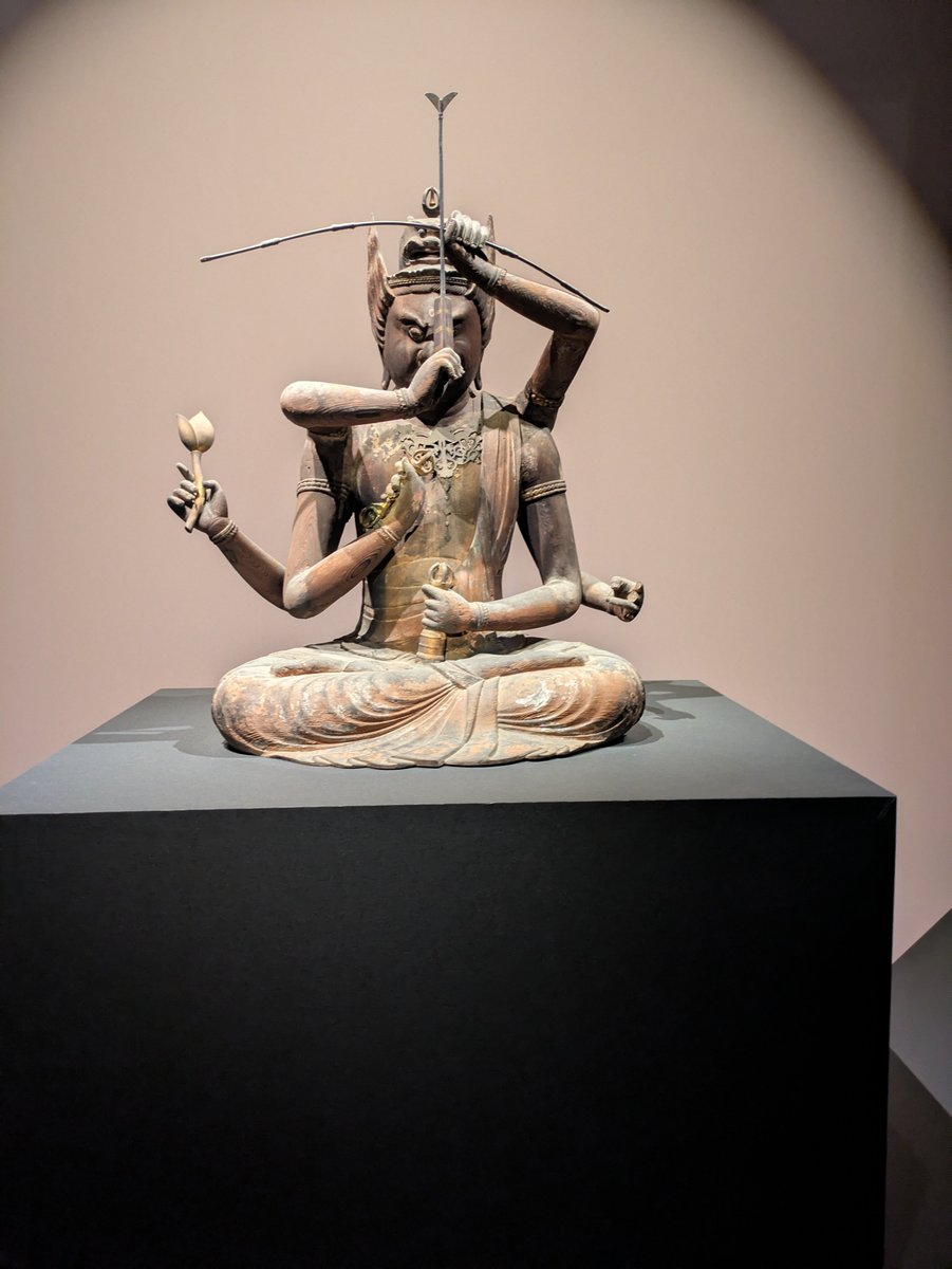 issuikai_jp's tweet photo. 東京国立博物館の平成館で、弘法大師生誕1250年記念「空海と真言の名宝」を拝観しました。鎌倉時代の「後宇多天皇宸翰・弘法大師伝」など15の国宝と60の重要文化財が展示され、まさに至宝が集結。空海ゆかりの名宝、密教美術、密教図像を通して、真言密教の世界をささやかながら堪能させて頂きました。 https://t.co/nG1JfXPggc