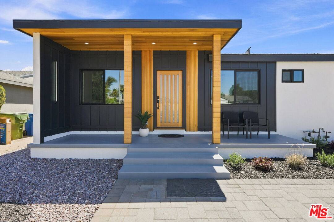 ocelotagents's tweet photo. Dreaming of a flexible multigenerational setup in the Valley? This reimagined 6-bed compound at 7801 & 7803 Clearfield Ave blends classic CA charm with near-new construction 🏡  

Versatile homes like this are hard to find in today’s LA market.  

Open house this weekend!  

Details: https://t.co/Fse44lnDx3  

#LosAngelesRealEstate #OpenHouse