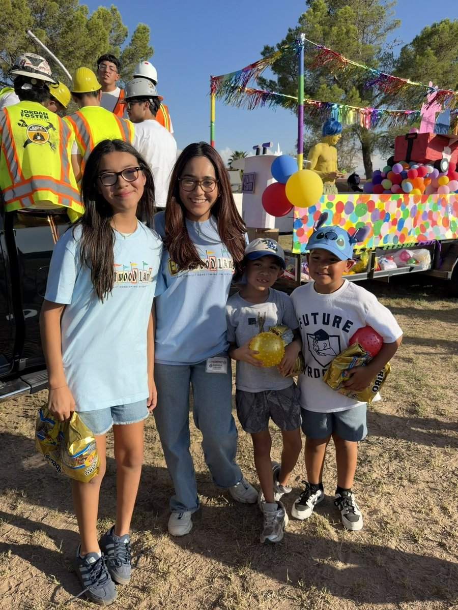 EHS_Castro's tweet photo. Showing my fave little people one of my favorite things about my job! #FutureTroopers💙💛 https://t.co/h8XiuwwyI7