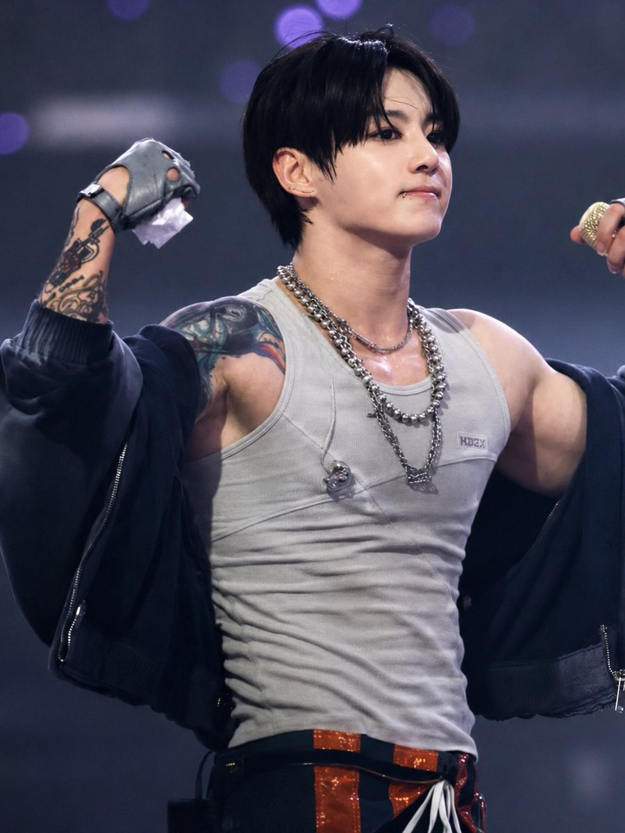 JEONKH_'s tweet photo. my BIG guy https://t.co/9S3Jy0GP1E