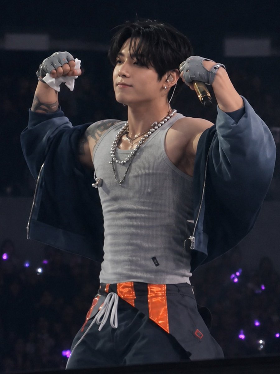 JEONKH_'s tweet photo. my BIG guy https://t.co/9S3Jy0GP1E