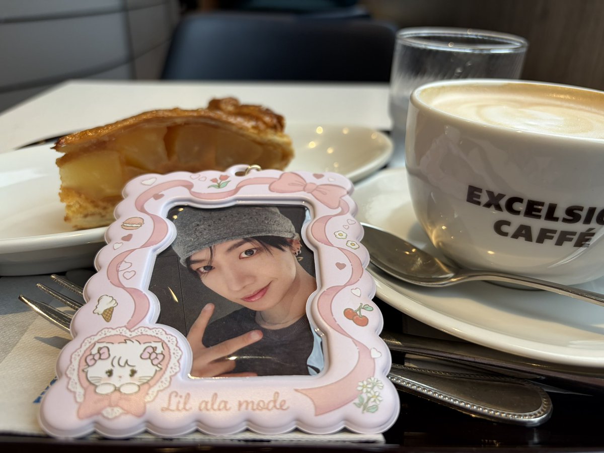 konoyume6's tweet photo. ひっさびさにひとりのんびりと
カフェ☕️🍰  頑張るための必要な時間です… https://t.co/RvEvoME3g1