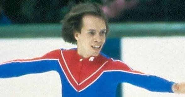 mestelle24's tweet photo. @kaysea208 My wife (not a sports fan) said why is Scott Hamilton announcing college football. (Sounds like him.) https://t.co/6Zb3Jcpvvw