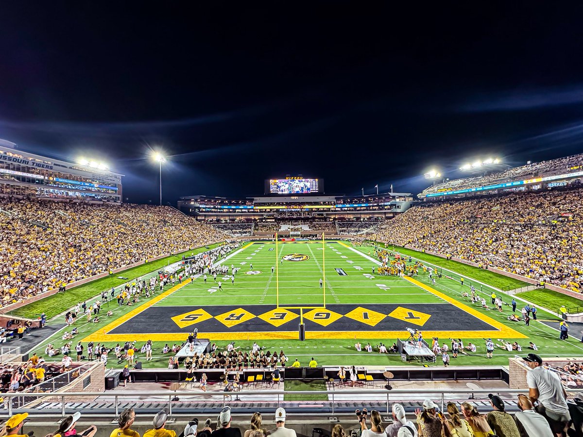 Micah_CBC's tweet photo. FBS Stadium #101

🏟️Faurot Field
📍Columbia, MO
Home of @MizzouFootball 

I love this place. https://t.co/fTcvs4zqyv