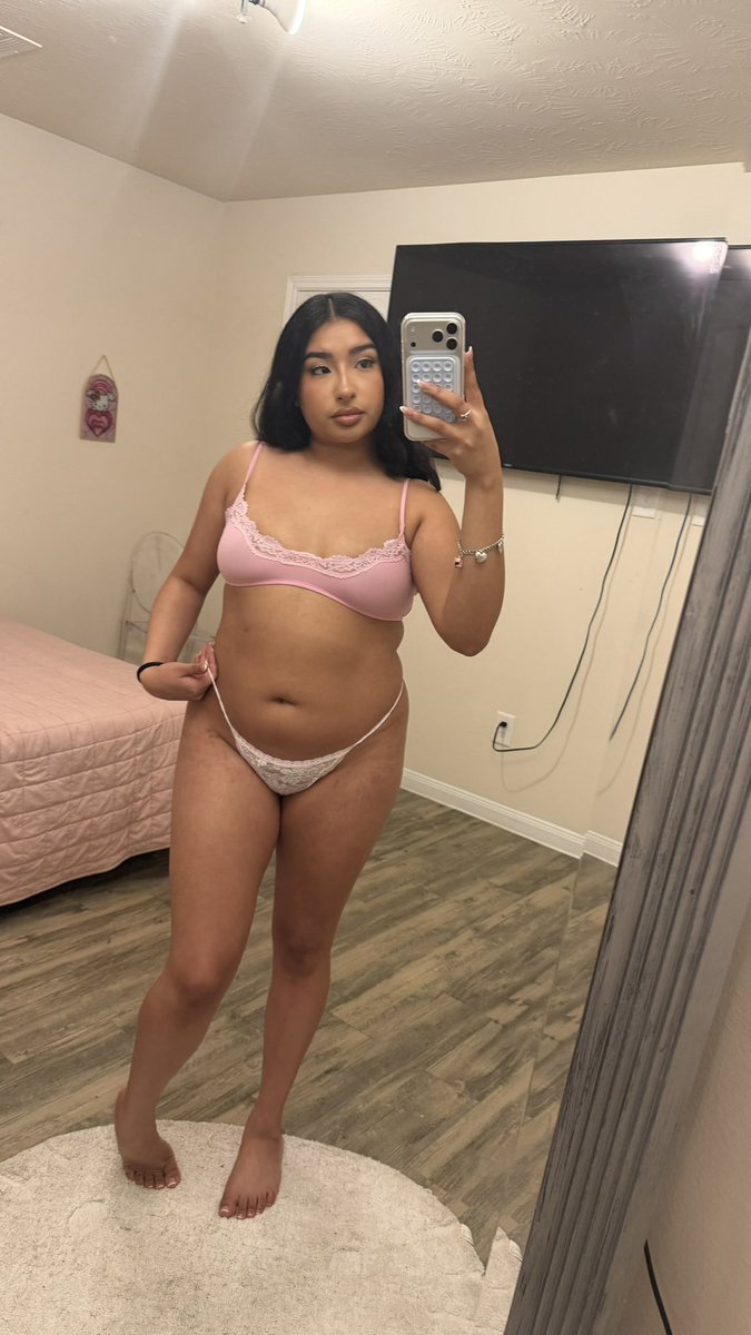 xmilyvill's tweet photo. my fav pjs 🎀 https://t.co/yYS1hQ0iYB