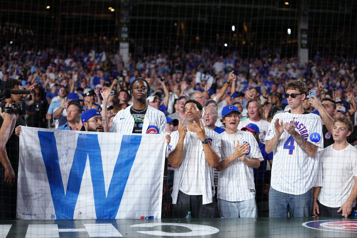 Cubs's tweet photo. W. https://t.co/tbN2esUnVE