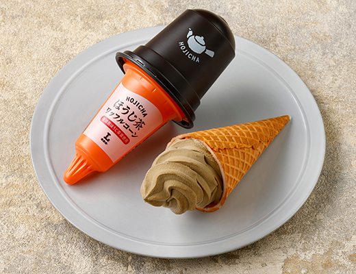 convenichecker's tweet photo. 「ほうじ茶ワッフルコーン」がローソンで9月8日に店頭発売、強焙煎ほうじ茶の香ばしさ＆ミルクの味わいを楽しめるワッフルコーンアイスが登場 https://t.co/C4Wgz9UGwf 

#ローソン #ほうじ茶 #アイス https://t.co/KGm6dIyzkc