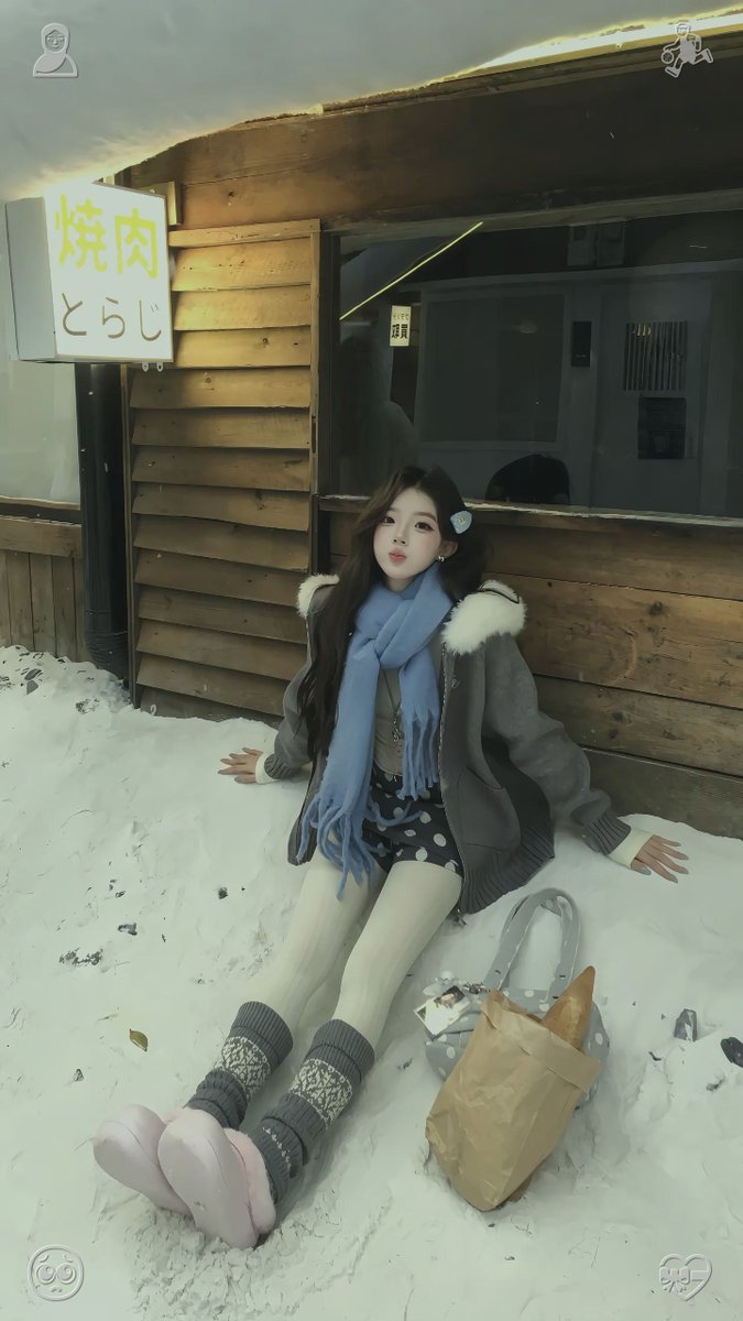 Aruta_mori's tweet photo. 🥧Harvesting Cranberries The cranberries were gathered in abundance. She snapped pictures of her outfit in front of the café’s seaside-inspired setting, with the striped pattern appearing crisp and perfect for warm weather. Along with the image, she shared a note about sun-soa https://t.co/kcxegK7RDW