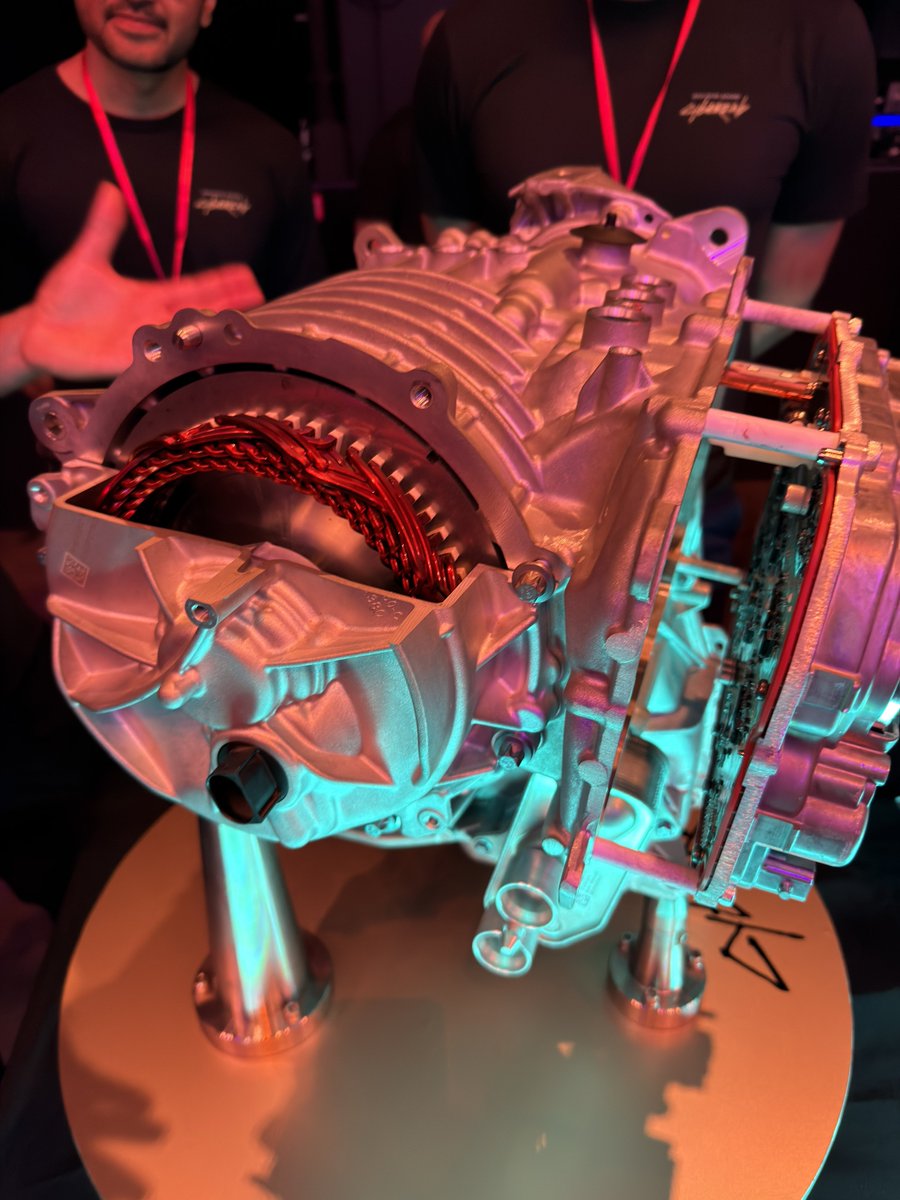 SawyerMerritt's tweet photo. The Cybercab drive unit features a simplified bar-wound stator and lubrication system, plus an overall architecture that enables fully automated, sub-10-second cycle times.

It is 18% smaller, 25% lighter and more efficient than other top performing electric vehicle drive units. https://t.co/lZXJ8RNT1I