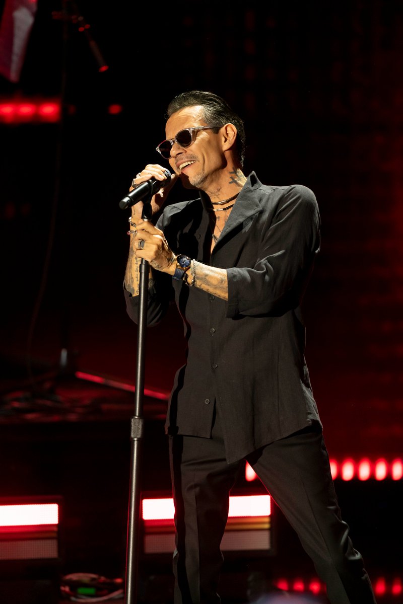 PremiosJuventud's tweet photo. 🙌 Hoy VIVIMOS LA VIDA MISMA. El rey de la salsa @marcanthony nos regala un momentazo con algunos de sus temas más queridos por el mundo. 🌎🎶 #PremiosJuventud https://t.co/ihoMR6BnIJ