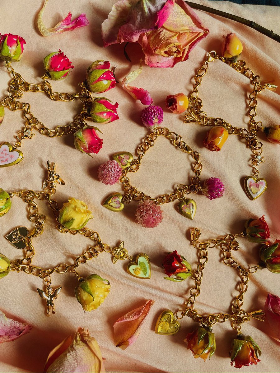 greeneisgold's tweet photo. Never beating the fake job allegations (I turn real roses into charm bracelets for a living) https://t.co/wsLUIuS6k1