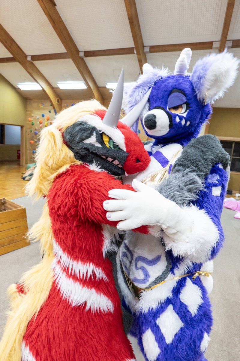 kanro8244's tweet photo. 鹿さんと！！🦌🦖
#FursuitFriday https://t.co/S4Nm3etfcn