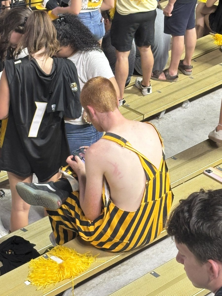 DonFarout's tweet photo. Fuck you Robert #killallgingers https://t.co/X7xYIs2DFz