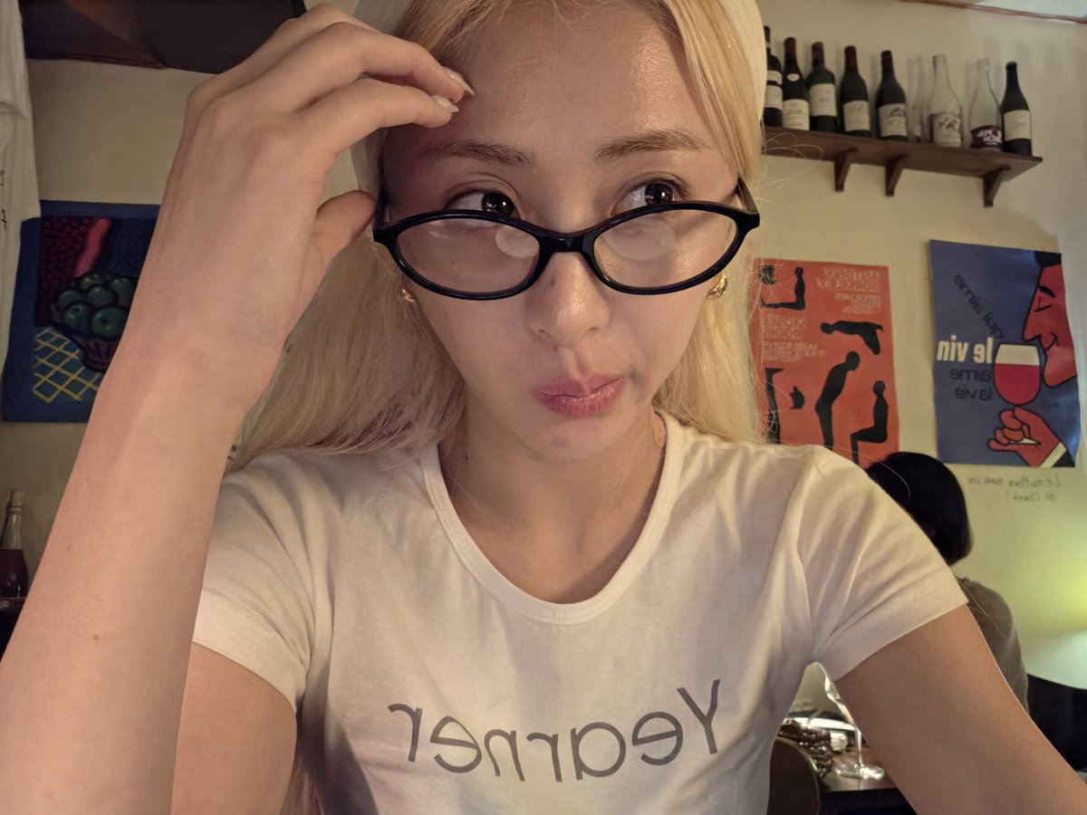 FIMBASE's tweet photo. [WEVERSE DM] 260904 #HUHYUNJIN 🐶 (1/2)

: wow im sorry 
: i seriously spent an hour choosing pictures
: [📸 5x]
: ㅋㅋㅋㅋㅋㅋㅋㅋㅋ
: pick one
: what should i change my profile picture to?
: in 10 minutes 
: the voting will close https://t.co/rKfjhs5zfO