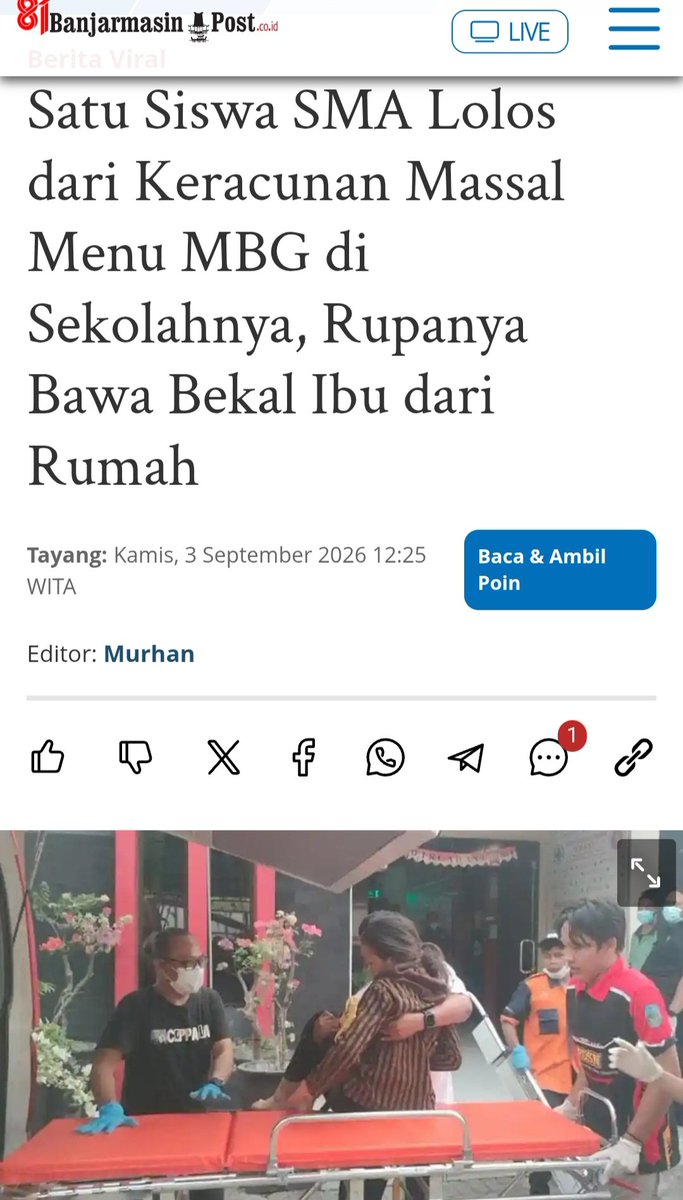 ferizandra's tweet photo. Satu siswa berinisial DV lolos dari petaka insiden keracunan massal yang dialami siswa SMAN 3 Nganjuk, Jawa Timur Rabu (2/9/2026)...

Usut punya usut, ternyata DV gak menyantap menu Makan Bergizi Gratis (MBG) di sekolahnya saat itu... 

DV rupanya gak memakannya karena sudah bawa bekal dari rumah...

Dikatakannya, menu MBG yang disajikan berupa nasi goreng dan tahu bulat... 

Ada pula suwiran ayam, telur dadar, acar, serta semangka... 

"MBG dibagikan pada pukul 10.00 WIB," katanya...

DV bilang, dirinya gak ikut menyantap menu MBG, sebab, dia dari rumah sudah membawa bekal yang dibuat oleh sang ibu...

"Saya makan bekal. Gak ikut makan MBG. Sehingga saya gak merasakan apa-apa pada kesehatan," jelasnya.

Ibu tahu yang terbaik buat anaknya...