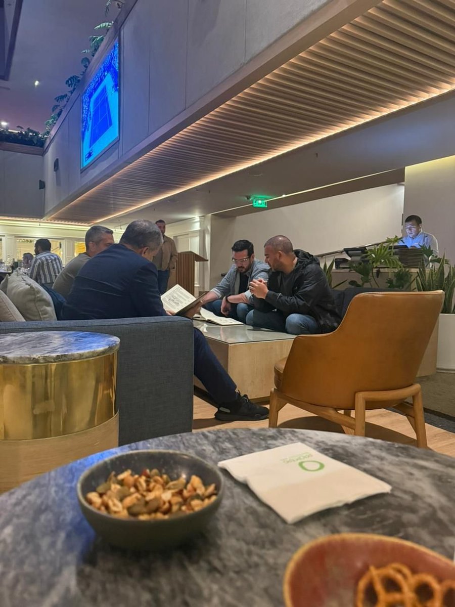 TermoEcu2021's tweet photo. Javier y Antonio Alvarez, ex presidente de Barcelona, están en México reunidos, con quién? Con el mameluco. 
Ahí están, entre ratas. https://t.co/aR5UeMyWdG