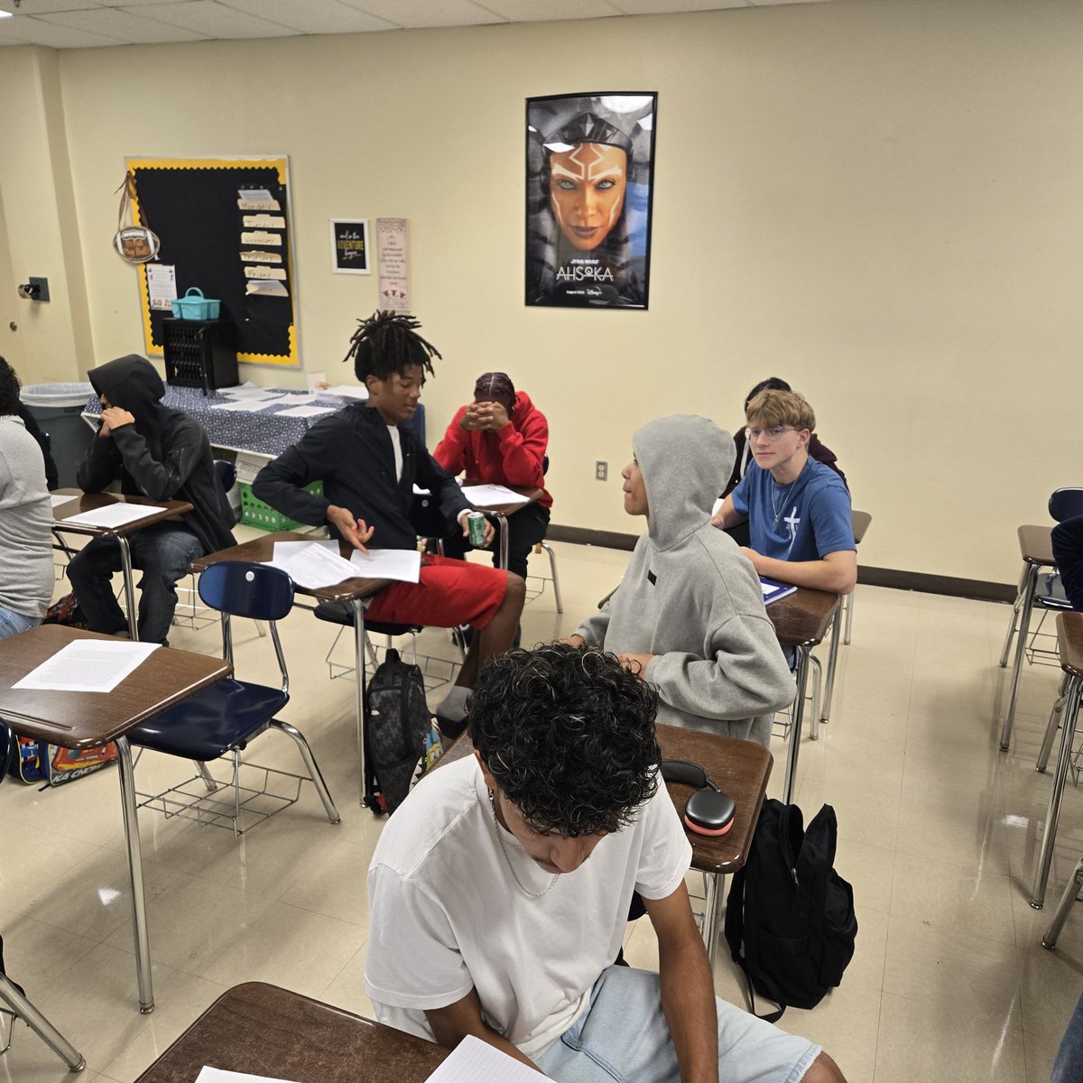 WBhsRod's tweet photo. Rod's seniors reading sample college application essays, and discussing the effectiveness of the authors' moves. #classof2027 #Rodlife #Rodluv #myseniorsarebetterthanyours #beLegendary #beBeowulf https://t.co/C8rwCVopvy