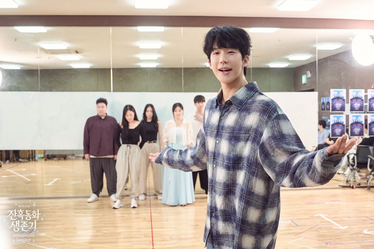 newpro_sansam's tweet photo. [#잔혹동화생존기]

𝑴𝒖𝒔𝒊𝒄𝒂𝒍
𝑱𝒂𝒏𝒉𝒐𝒌𝒅𝒐𝒏𝒈𝒉𝒘𝒂 𝑺𝒂𝒆𝒏𝒈𝒋𝒐𝒏𝒈𝒊

연습실 사진 공개

무대 위에서 만나기 D-4!
뮤지컬 <잔혹동화 생존기> 연습실을 공개합니다.

대학로 TOM(티오엠) 1관
𝟐𝟎𝟐𝟔.𝟎𝟗.𝟎𝟖 ~ 𝟏𝟏.𝟐𝟗 https://t.co/TqF3qc8B0t