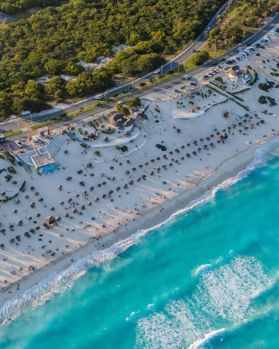 SECTUR_mx's tweet photo. ¡Cancún se prepara para conectar al turismo con nuevas oportunidades! 🌎🤝

Del 21 al 23 de octubre, el Caribe Mexicano recibirá la 38ª edición del Cancún Travel Mart 2026, uno de los encuentros de negocios más relevantes para la industria turística de la región. Compradores y proveedores nacionales e internacionales se reunirán para generar alianzas, fortalecer vínculos comerciales y promover la gran oferta turística de #Cancún y #QuintanaRoo. 🏨✈️🌅

¡No te lo pierdas! 🙌🏼