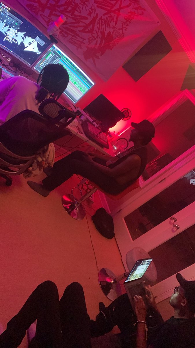 hellasoapy's tweet photo. Me &amp; Uno made a beat now ATL Smook rapping on it , finna be a good night bih ! https://t.co/WrQHsPPPDa