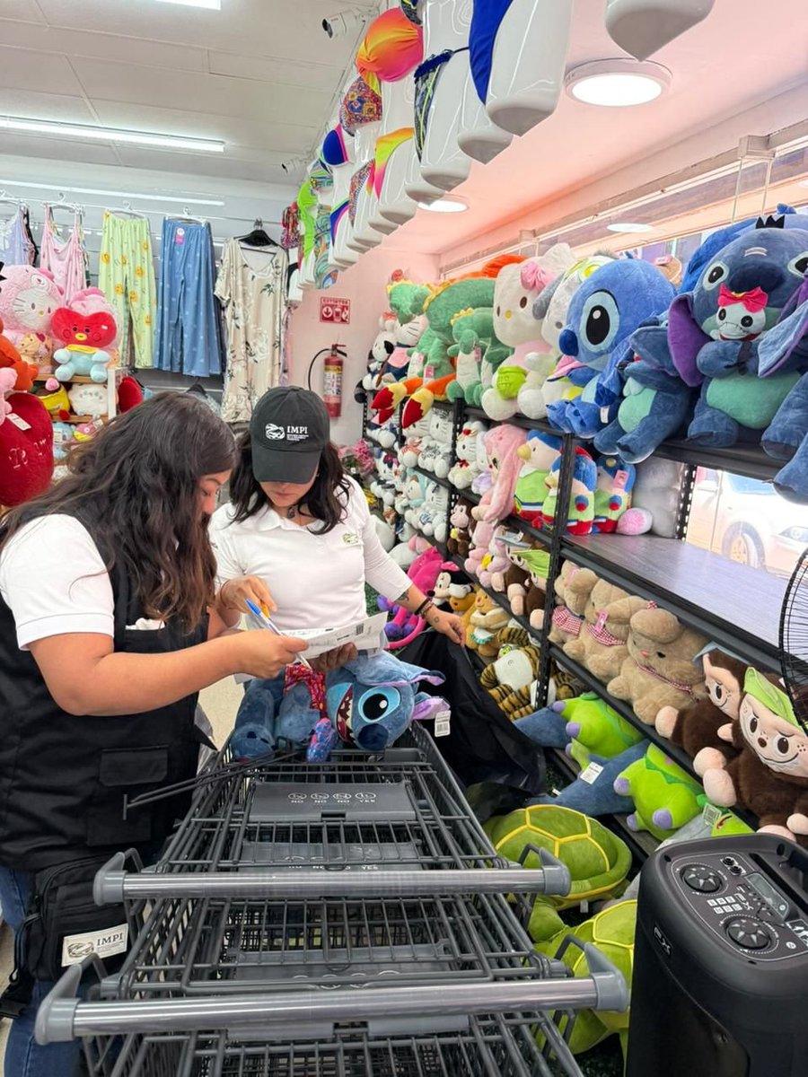 vidallerenas's tweet photo. Hoy con la Secretaría de Marina @SEMAR_mx actuamos en 8 establecimientos en Puebla y Tlaxcala, donde aseguramos 25 mil piezas de mercancía que vulnera la propiedad intelectual de las marcas Disney Pixar, Hello Kitty, Mario Bros, Adidas, Jordan, Polo, Nike, Puma https://t.co/WnnSq7pBLL
