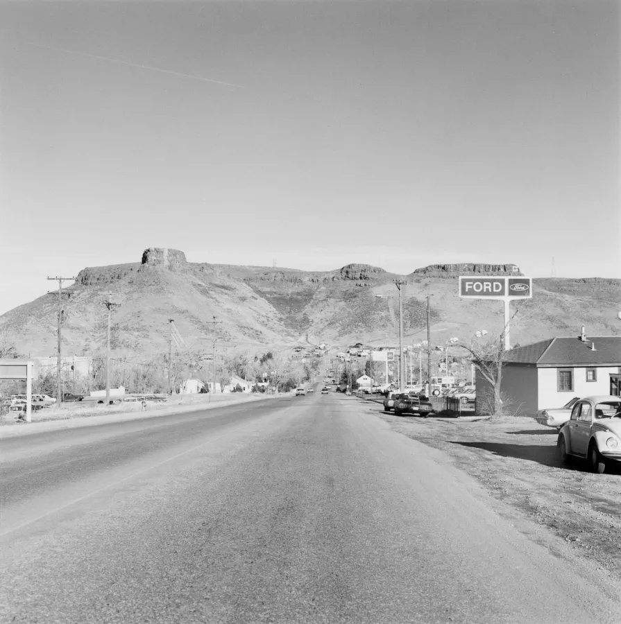LKpaddy's tweet photo. Robert Adams •
Golden, Colorado, 1970 https://t.co/8UMHVlD5vO
