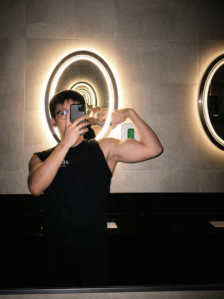 rongoround's tweet photo. Early #biceptember https://t.co/qfMAEIrQaF