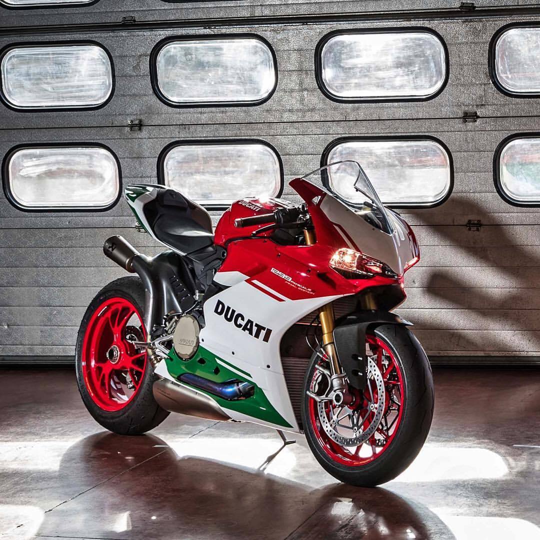MoreMotorcycles's tweet photo. #Ducati panigale 1299

📷
IG: iicemann https://t.co/4qZ9vY6zph