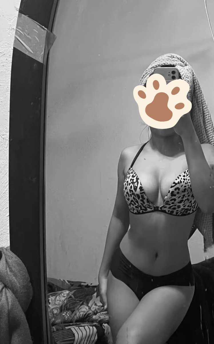 passutriAe's tweet photo. "Habis mandi kutolong kamu" gitu gak sih lagunya ? https://t.co/fqENH45XAI