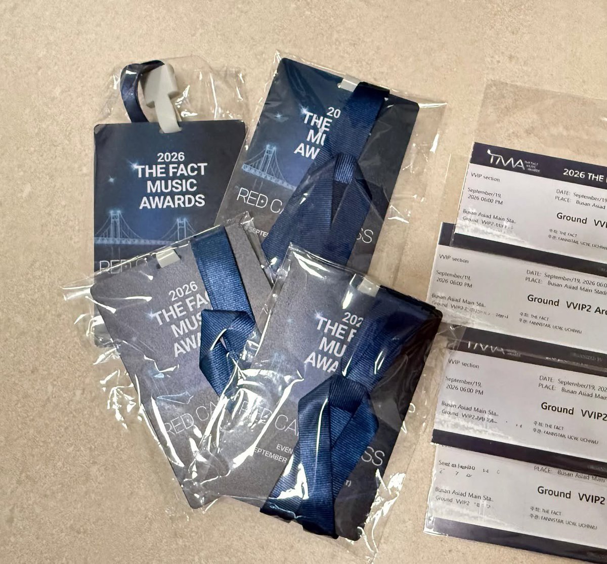kmplified's tweet photo. Kim Soohyun fans receiving @thefact_TMA VVIP tickets 🥰 where the noisy nugus at?

Cr: HK Kim’s Circle

#WeStandWithKimSooHyun 
#KimSooHyunonTMAstage 
#KimSooHyunatAAA https://t.co/BFuW0VKc7a