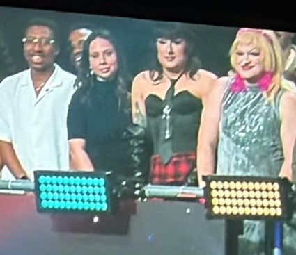 DivaDepressao's tweet photo. Eu esse grupo aqui? Quero ver no palco! #EstrelasDaCasa https://t.co/Gwdk8s2jZv