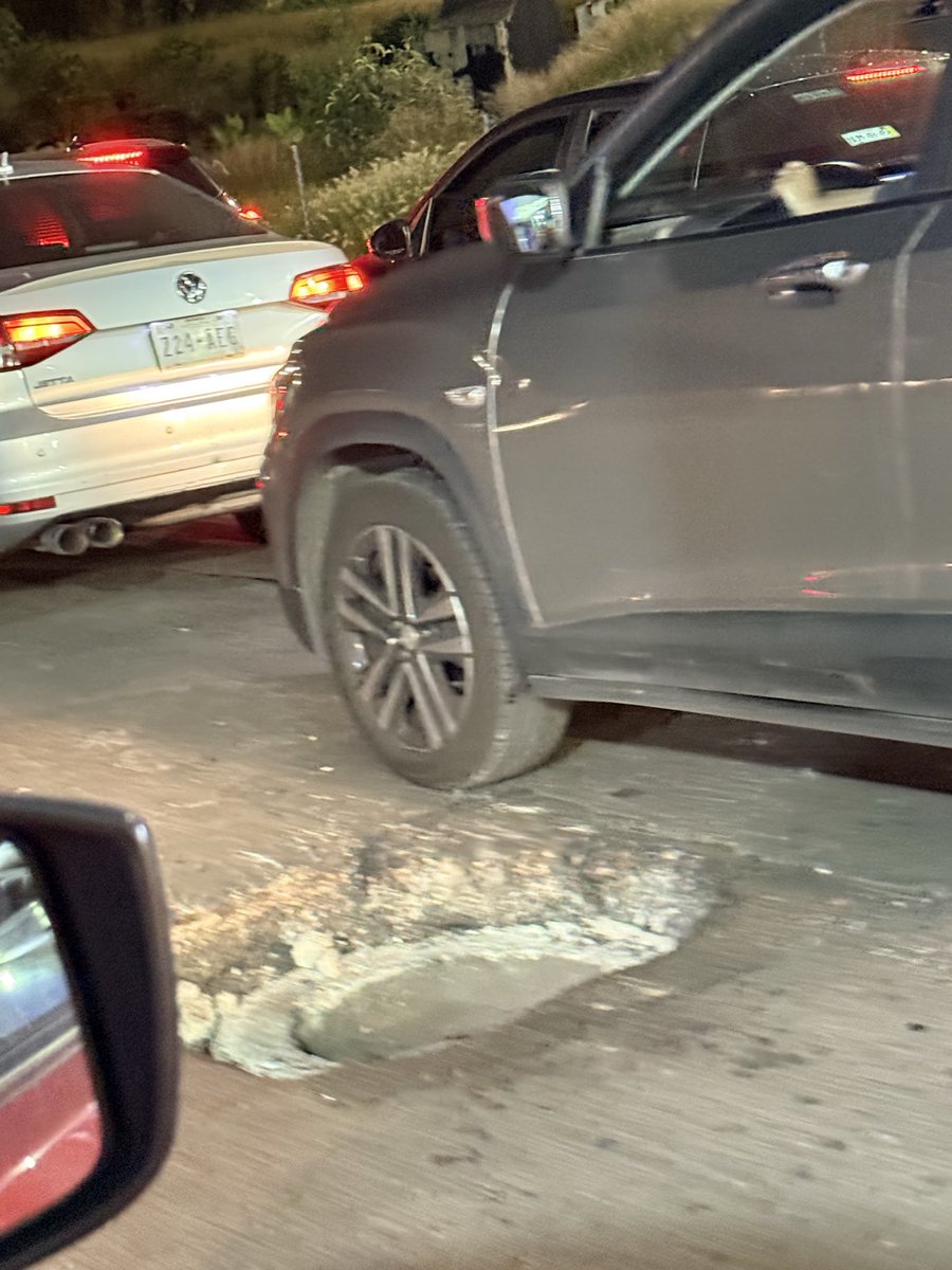 ALeRomme's tweet photo. Y la coladera puede seguir hasta que a las autoridades se les plazca hacer algo mientras los ciudadanos sufren los daños bajo el puente de Perisur 
@SEGIAGUA @TlalpanVecinos @Alcaldia_Coy @Gabyosoriohdz @giogutierrezag https://t.co/OUN0q6STdB