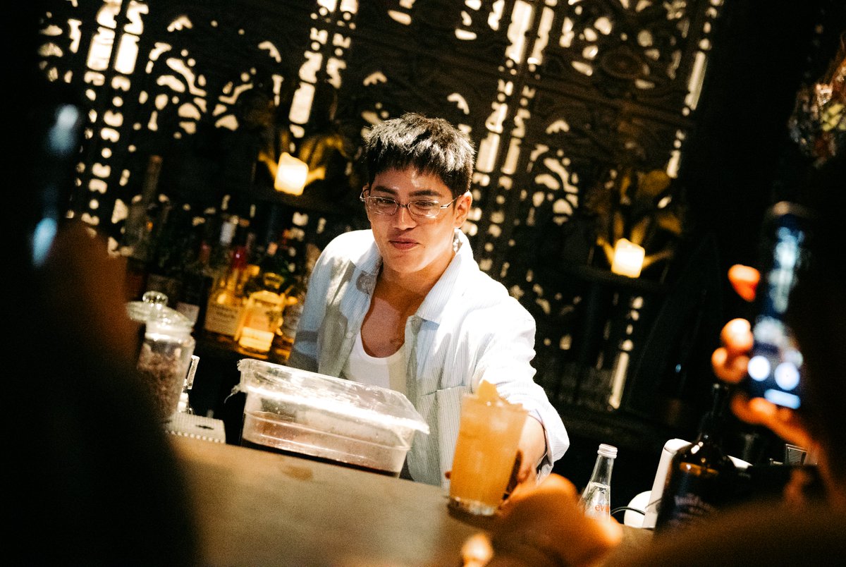 1zentertainment's tweet photo. A CRAZY night at the bar 🩸🍸

Stell (@stellajero_) stepped behind the bar at The Iron Fairies Manila for a special bartending moment, serving his limited edition CRAZY Cocktail.

Get a taste until September 6, from 5 PM onwards.

#Stell #Crazy #DrinkCrazyWithStell https://t.co/7PVuXSD1sg