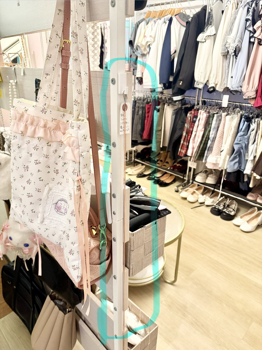 coswitchST's tweet photo. 背中のファスナー上げるチェーンゲットしました⛓️
良かったら優しく使ってみて下さい😊✨ https://t.co/94C4AlSdA0