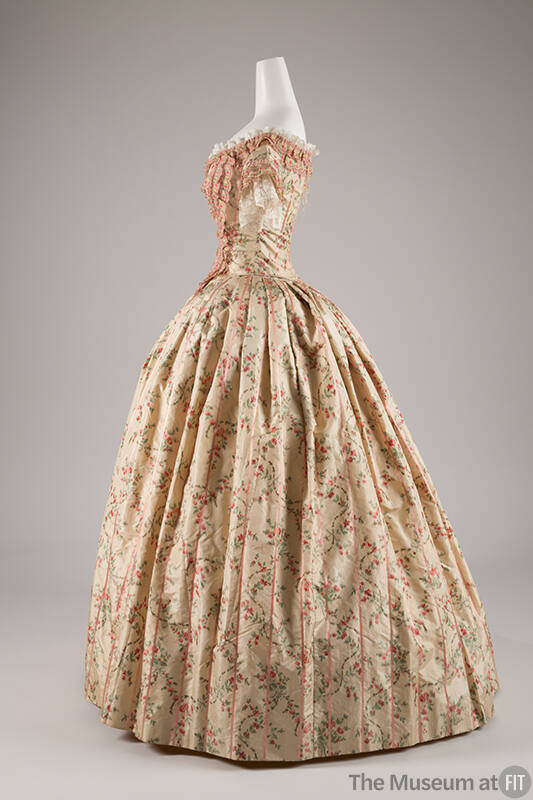 plummie9's tweet photo. American

Pretty Evening Dress, c. 1855

Floral printed silk taffeta, pink satin, white linen, chenille, and ribbon. Silk lining.

" By the 1850s, the fashionable silhouette  had reached extreme proportions, thanks to the crinoline. The floral  motif and delicate scalloped ribbon of this dress further exemplify how  women’s clothing diverged from men’s clothing. While tailored men’s  suits project rationalism and power, women’s wear became increasingly  associated with ornamentation and “frivolity.” "

@FIT 
#FashionHistory