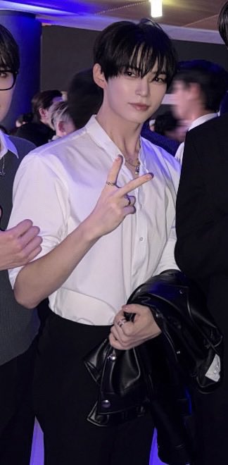 Kimyshb's tweet photo. 몸살 기운으로 좀 부었? 다는 얼굴 수준 
매일 세상을 기만하며 살아가는 남자의 삶 가늠도 안 된다.. https://t.co/BtPWMmbbtj