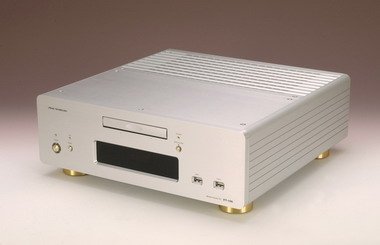 nishikazuhiko's tweet photo. NECのPC100パソコンのことをポストしたら

PC100って何か
知らんがな

と言われたので
ガッカリ

ほとんど知られてないけど
僕が誕生に関わった重要な機種について
ご紹介したいと思います

16ビット　NEC PC100

企画、設計。　回路は松本吉彦

32ビット　Fujitsu FMTowns

CDROMを乗せ、IBM互換を強く主張
IBM互換は富士通に拒否された
でも最後は互換に

64ビット　Visual Technology VT100
1台で70万円
最初のメディアPC
ハイエンドオーディオ向け
ビル・ゲイツに褒められた