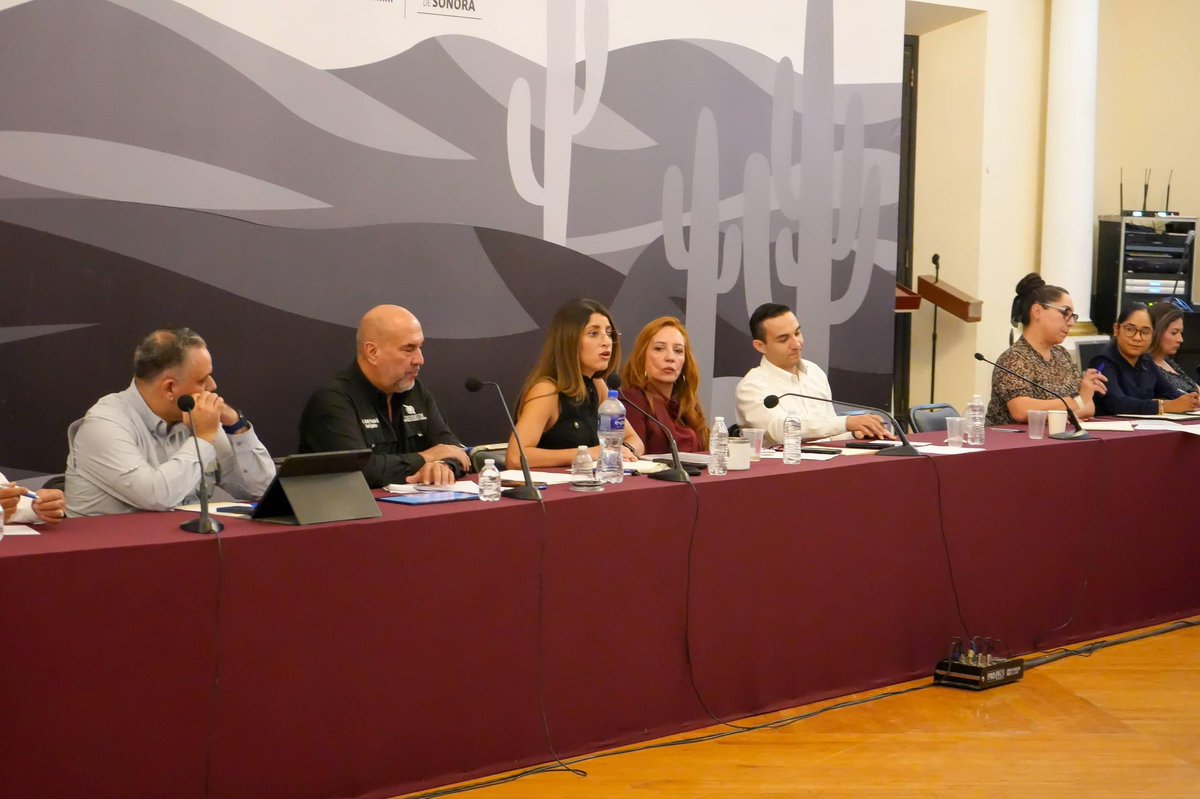 PaulinaOcanaE's tweet photo. La transformación de Sonora llega con el impulso de nuestro Gobernador @AlfonsoDurazo y el trabajo en equipo con Presidentas y Presidentes Municipales, avanzando en los compromisos y refrendando el trabajo conjunto.

Desde la Secretaría de Gobierno y la Oficina del Ejecutivo, junto a mi amiga @ArmentaJudithC, nuestra dirigente estatal de Morena, damos valor a la gestión y a la suma de esfuerzos porque lo más importante es resolver necesidades de habitantes en el lugar donde se encuentran.

¡Siempre contarán con este gobierno de transformación!