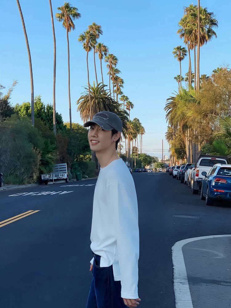 AmiMarkTuan's tweet photo. 🐰อายุ 33 ปี และรู้สึกขอบคุณ 💛

น่ารักจังเลย..มีความสุขมากๆๆนะมาร์ค

HAPPY BIRTHDAY MARK TUAN
#33YearsOfSunsetsWithMarkTuan
#marktuan https://t.co/hjgUD7nekI