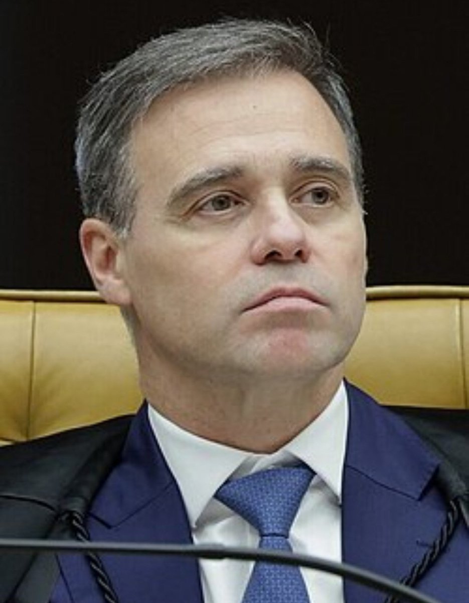 PrimeiroFront's tweet photo. 🔴ÚLTIMA HORA: Ministro André Mendonça acaba de se tornar o Ministro do STF com mais apoio da população, Sua avaliação positiva superou todos os outros ministros. https://t.co/K6CV0X24jv