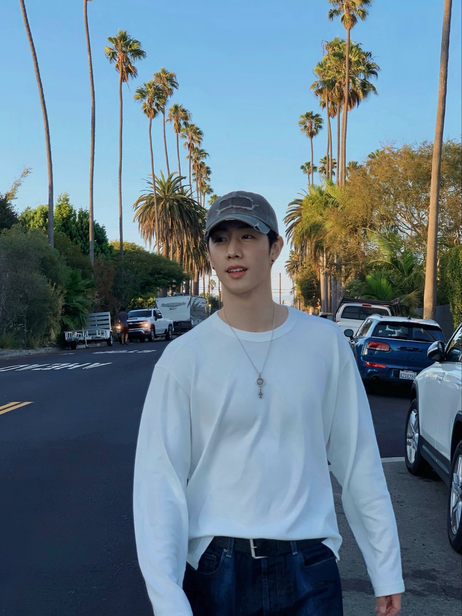 wwmarktuan's tweet photo. 260904 Marks IG post 🎂🎉

33 and grateful 💛

🔗  https://t.co/kYDmuWmlKn 

HAPPY BIRTHDAY MARK TUAN
#33YearsOfSunsetsWithMarkTuan 
#MarkTuan #段宜恩 #마크
@marktuan @DNAmngmnt https://t.co/HiG1ETxcE6