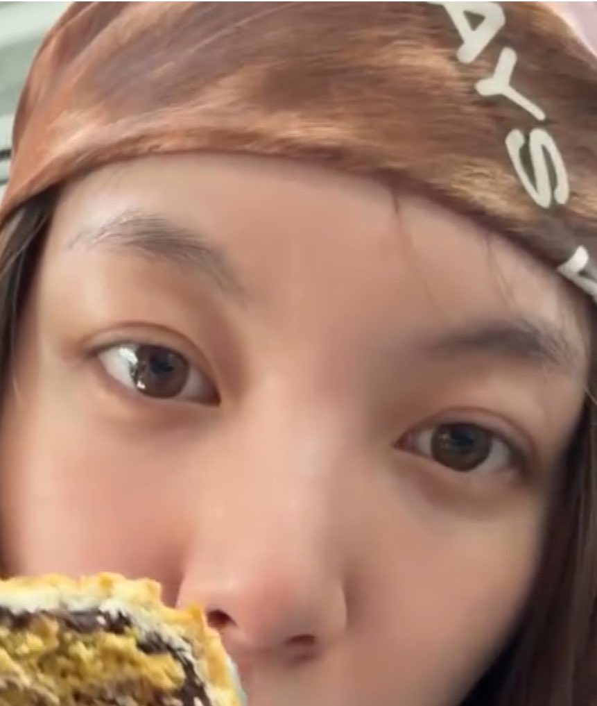 KMayaKwangbae's tweet photo. ทุกแว่บ 5555555555555
“หลิงจะออกแบบให้น้องออมเรื่อยๆ ทุกแบบ ทุกคอลเลคชั่น” แม่เชื่อแล้ว😭 https://t.co/nzHYtvowz3
