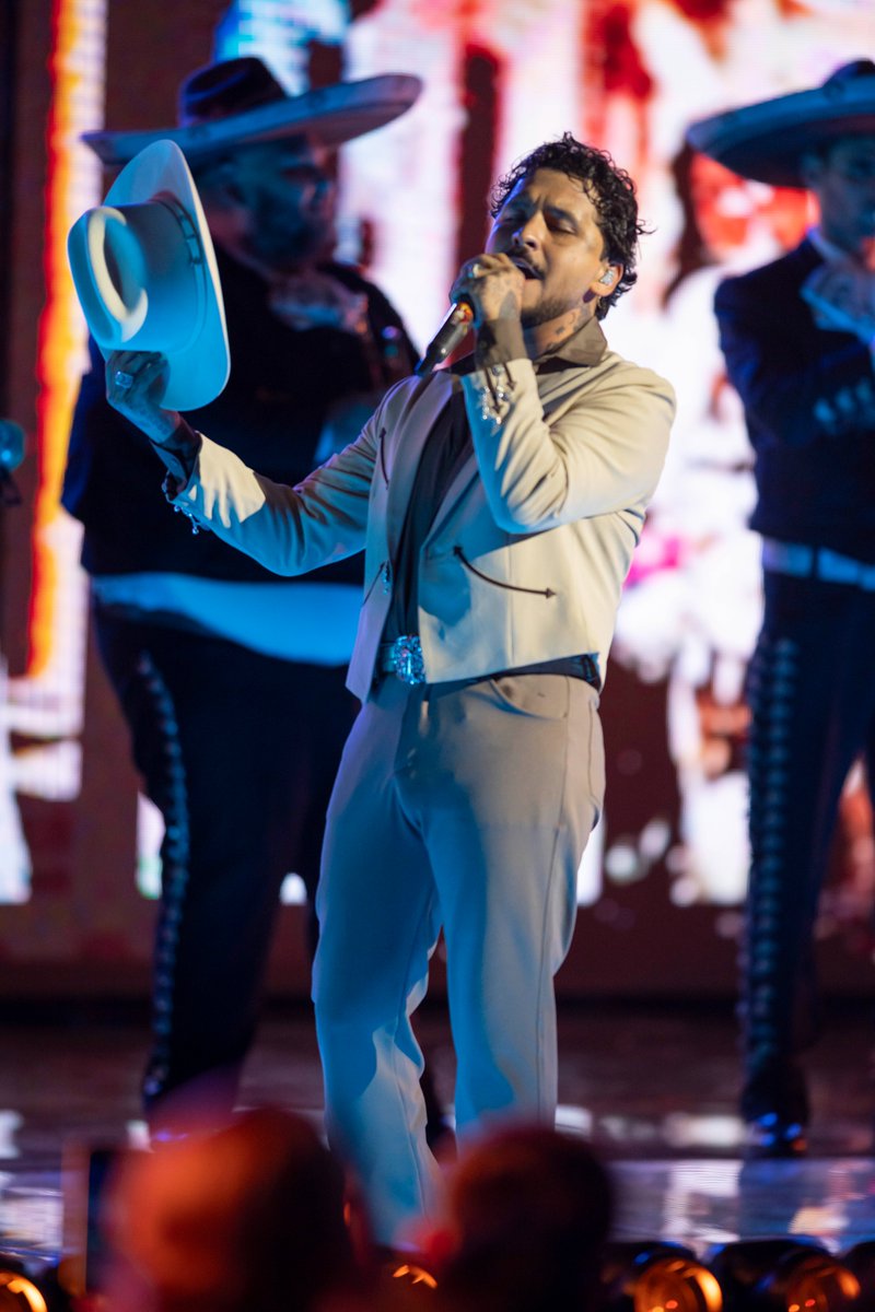 PremiosJuventud's tweet photo. 🌵 Pura emoción en el escenario. Christian Nodal nos eriza la piel cantando Amé. 🎤✨ #PremiosJuventud https://t.co/byjiVinVXX