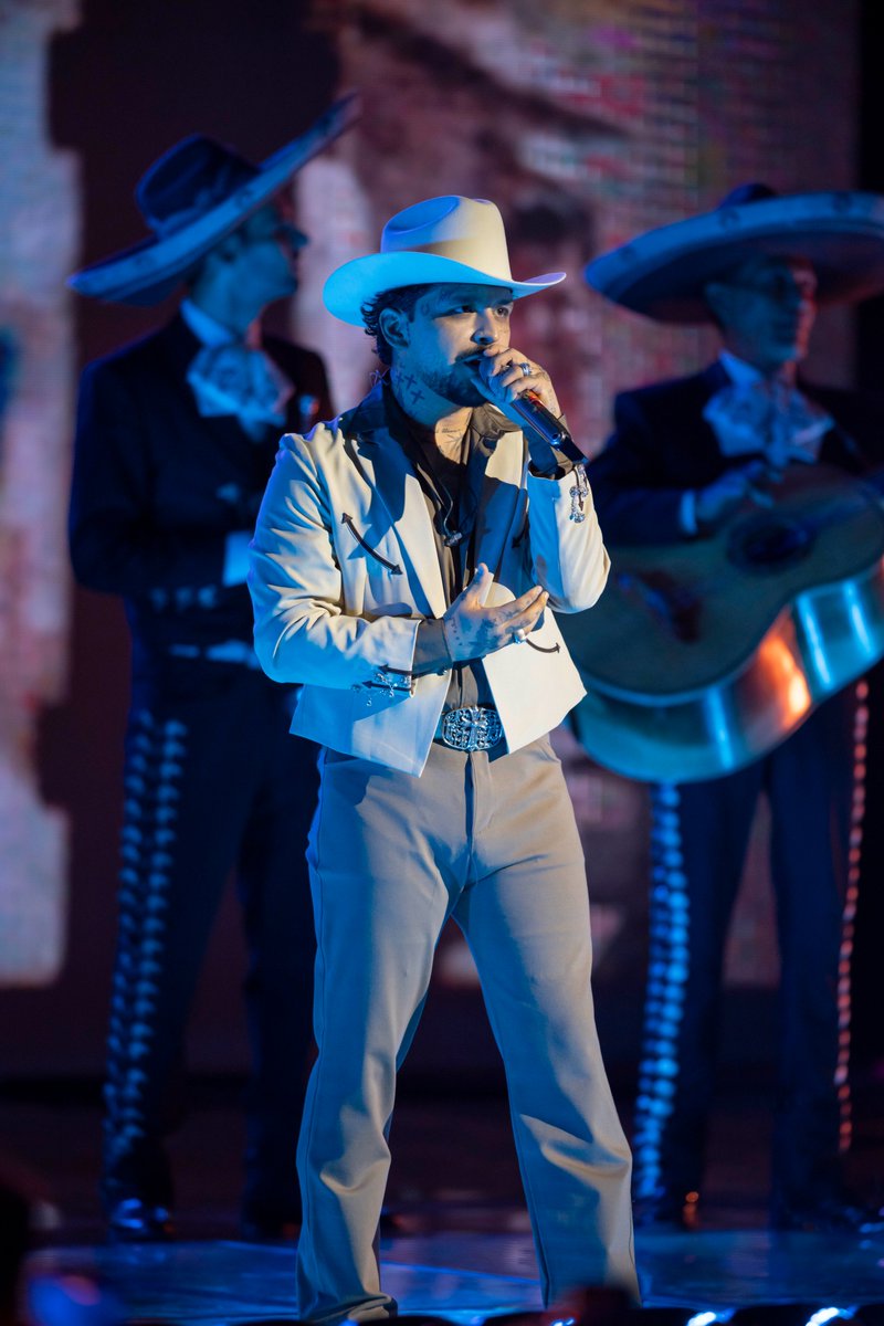 PremiosJuventud's tweet photo. 🌵 Pura emoción en el escenario. Christian Nodal nos eriza la piel cantando Amé. 🎤✨ #PremiosJuventud https://t.co/byjiVinVXX