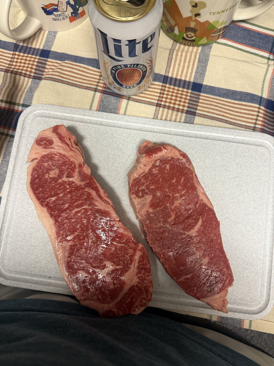 theRealDickshow's tweet photo. I love my meat #meatinyamamasmouth https://t.co/OxY2Jaa2NG