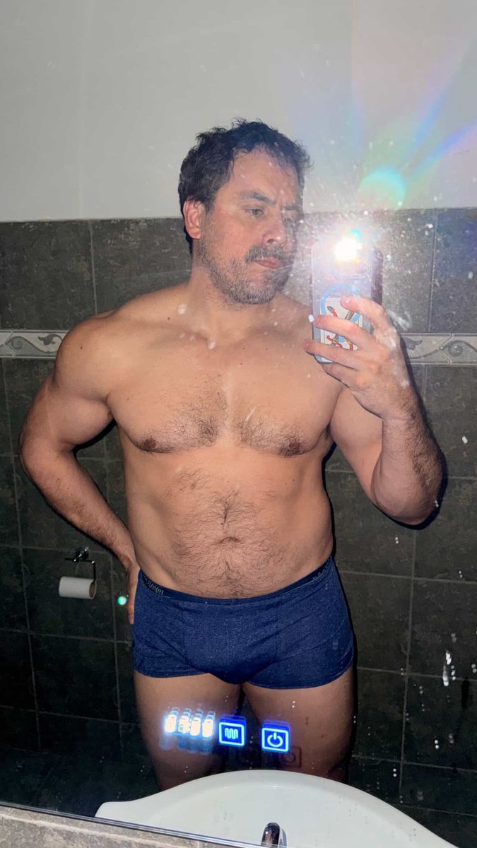 thebigemmanuel's tweet photo. @ElClubDLHetero @gordito_teto Quiero que me saquen la leche https://t.co/PQsn4PVFP6