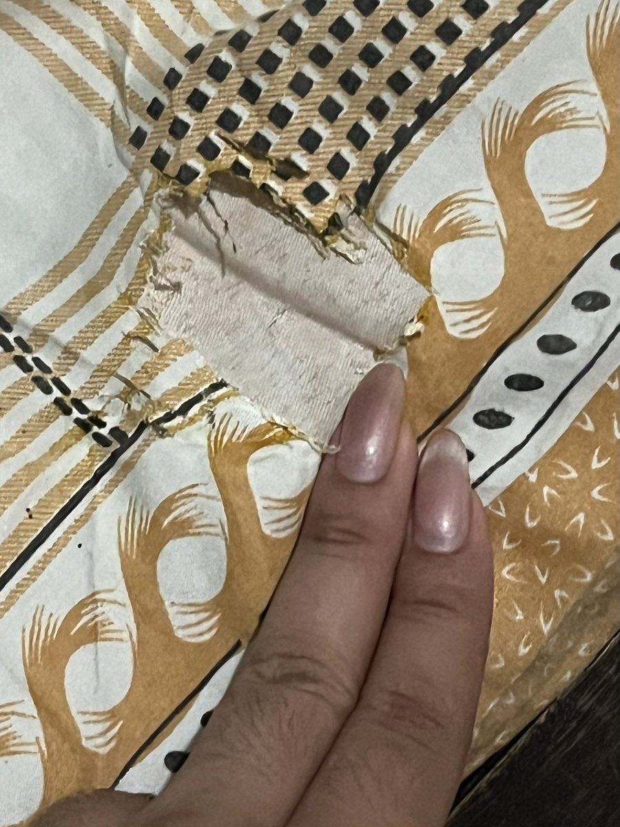 LillyMendez02's tweet photo. me la quería tirar de buena mujer y plancharle la camisa a jose por buena fé, y quemé la sábana de la cama☹️ https://t.co/3AIAkhYe38