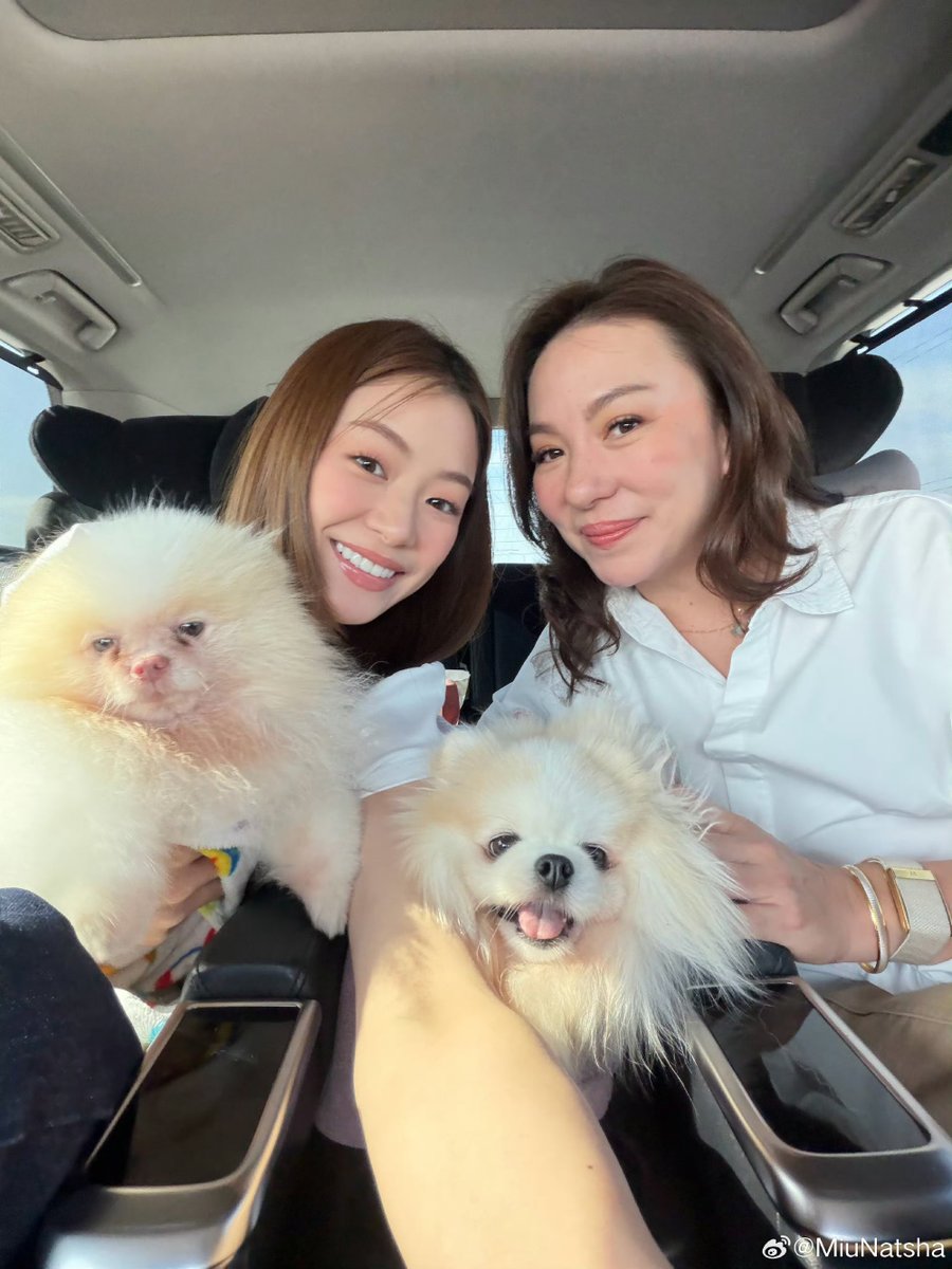 mlformiulena's tweet photo. miu weibo update with mommy and paditoby 🐶

#miunatsha #หมิวณัชชา https://t.co/pmToSghZ5h