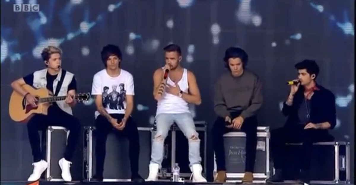 Crismtz_ahft's tweet photo. One Direction y el misterio de saber si estaba haciendo frio o calor https://t.co/hzRZMHZ212
